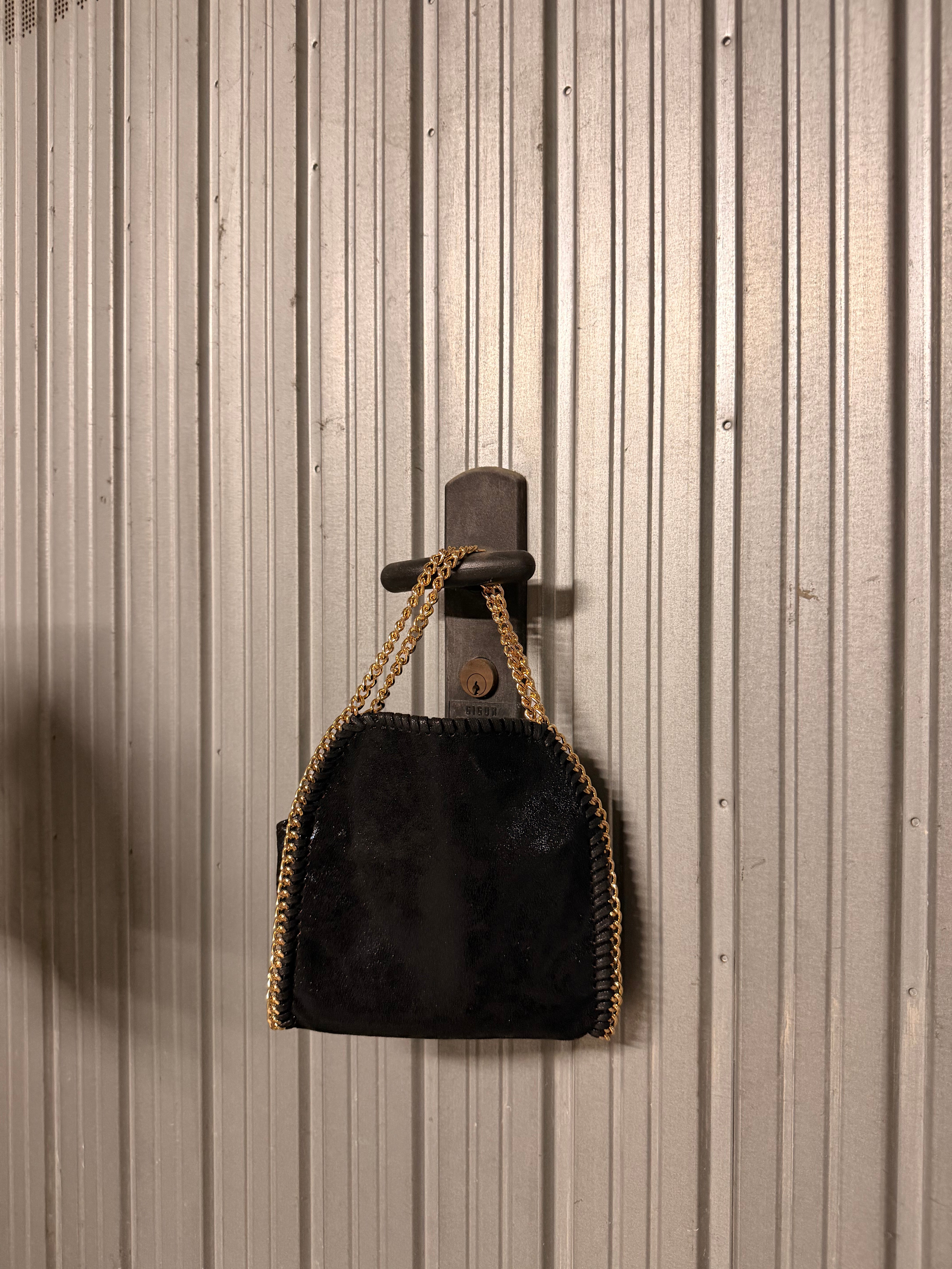 Black & Gold 20cm