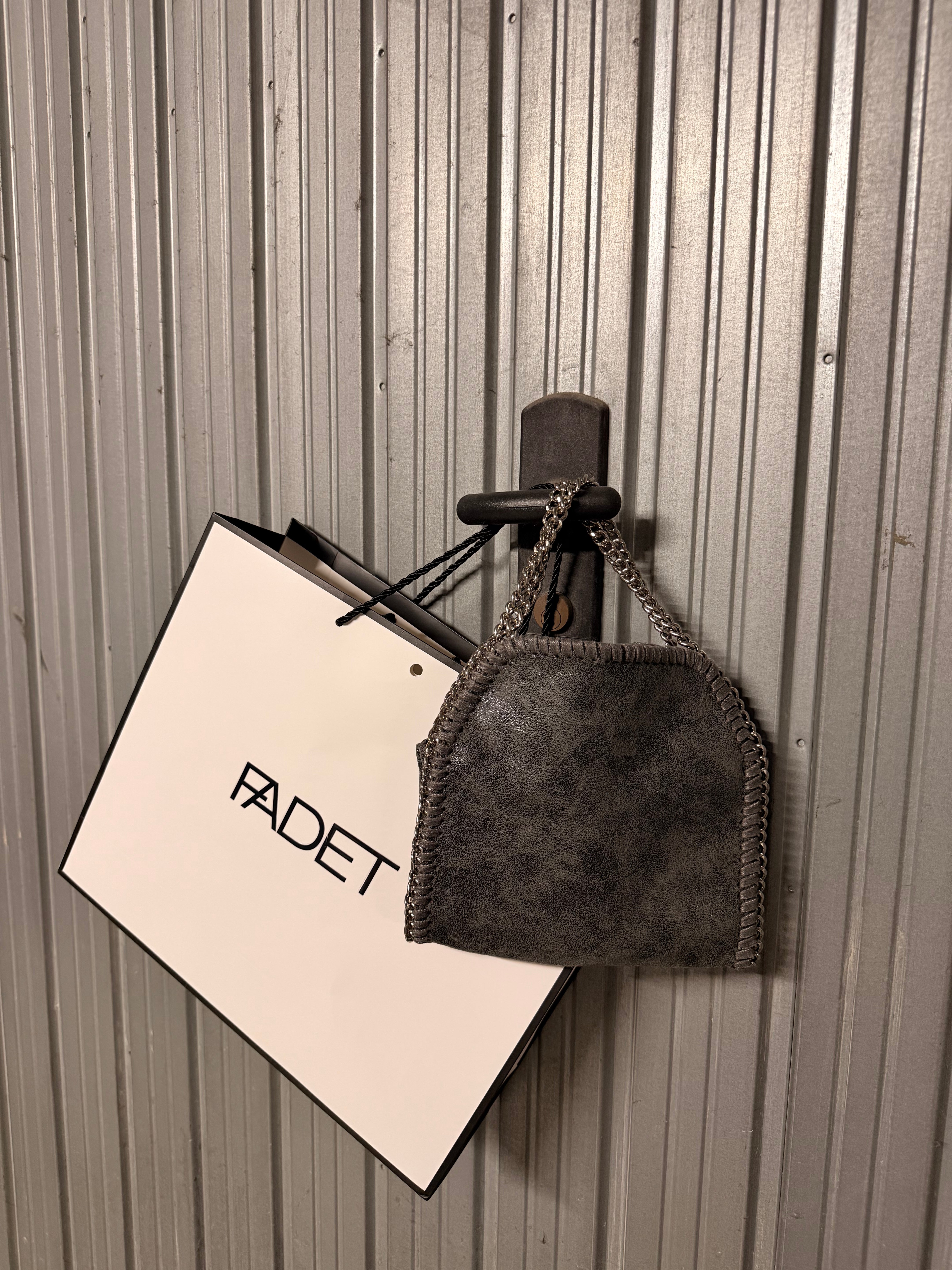 Smoky Grey 20cm